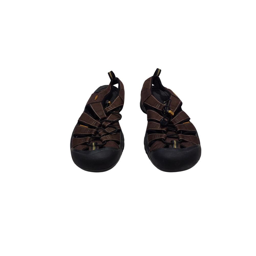 mens keen sandals with a strap hardly worn.